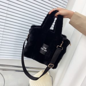 sac bandoulière fausse fourrure noir