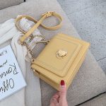 sac a main bandouliere chaine jaune