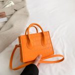sac bandouliere imitation croco orange