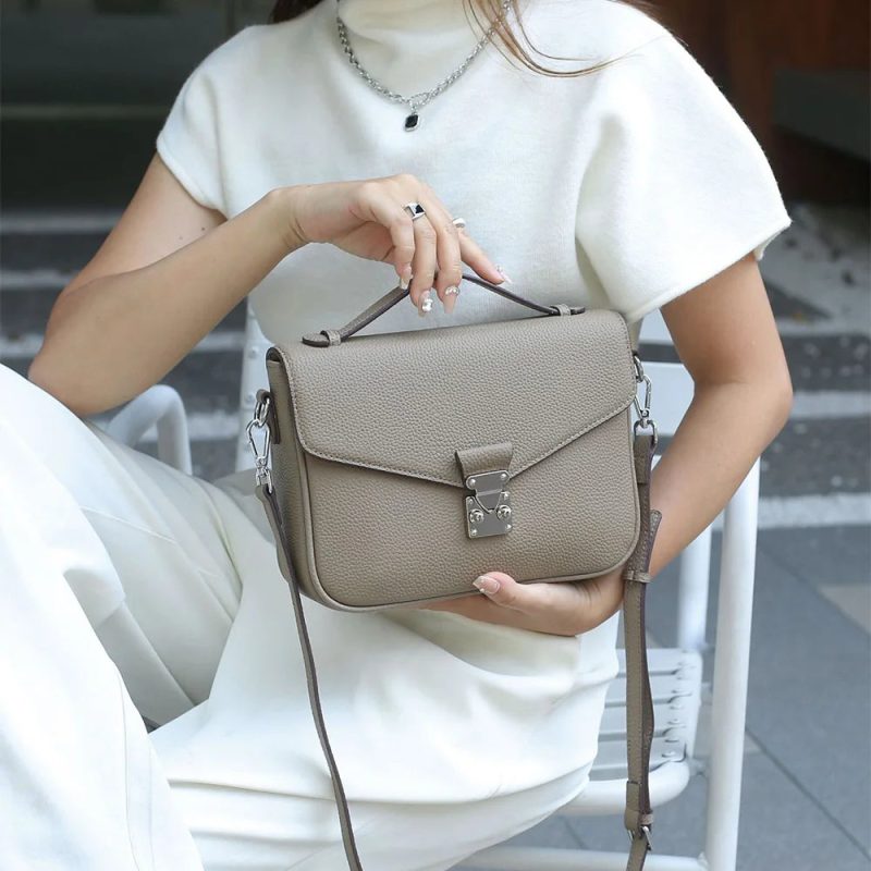 petit sac a main cuir grainé beige