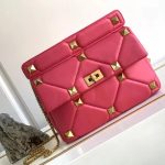 sac bandouliere cuir clouté rose