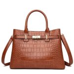 sac à main effet croco marron