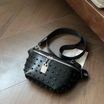 sac banane femme noir clouté