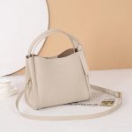 sac a main chic en cuir de couleur blanc