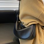 sac banane femme chic en cuir fendu noir