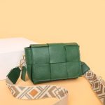 sac bandouliere en tissu cuir vert