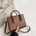sac bandouliere imitation croco marron