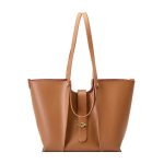 sac cabas luxe en cuir camel avec detail dores