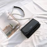 sac bandouliere noir vernis